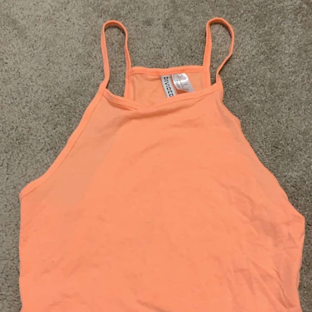 peach color tank